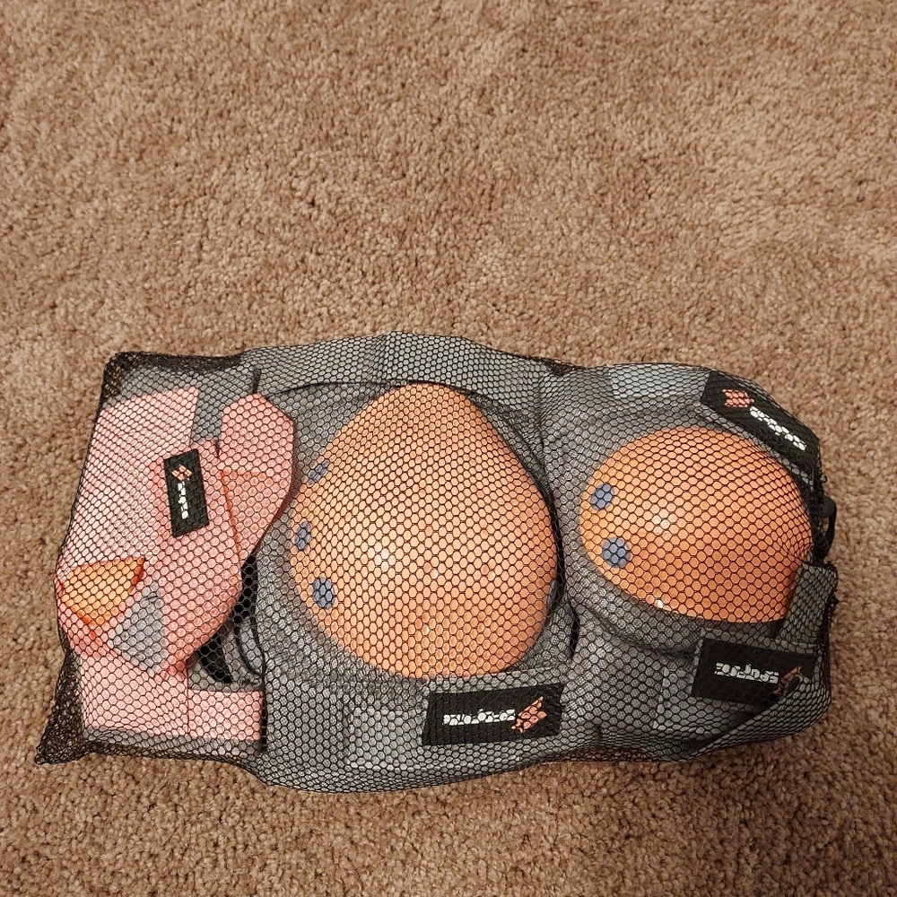 Women's safety gear for skating